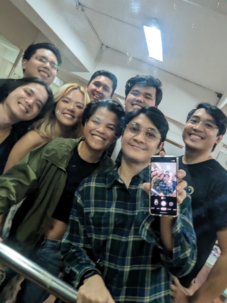 overoctoberph's tweet photo. Sorry @theridleysmusic kami muna ng @anynamesokay tonight hehe https://t.co/QQtVPmJyRn