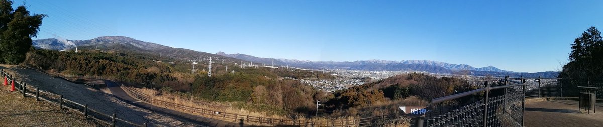 小田原、諏訪の原公園からのパノラマ撮影。明神ヶ岳から丹沢、大山まで雪景色です。