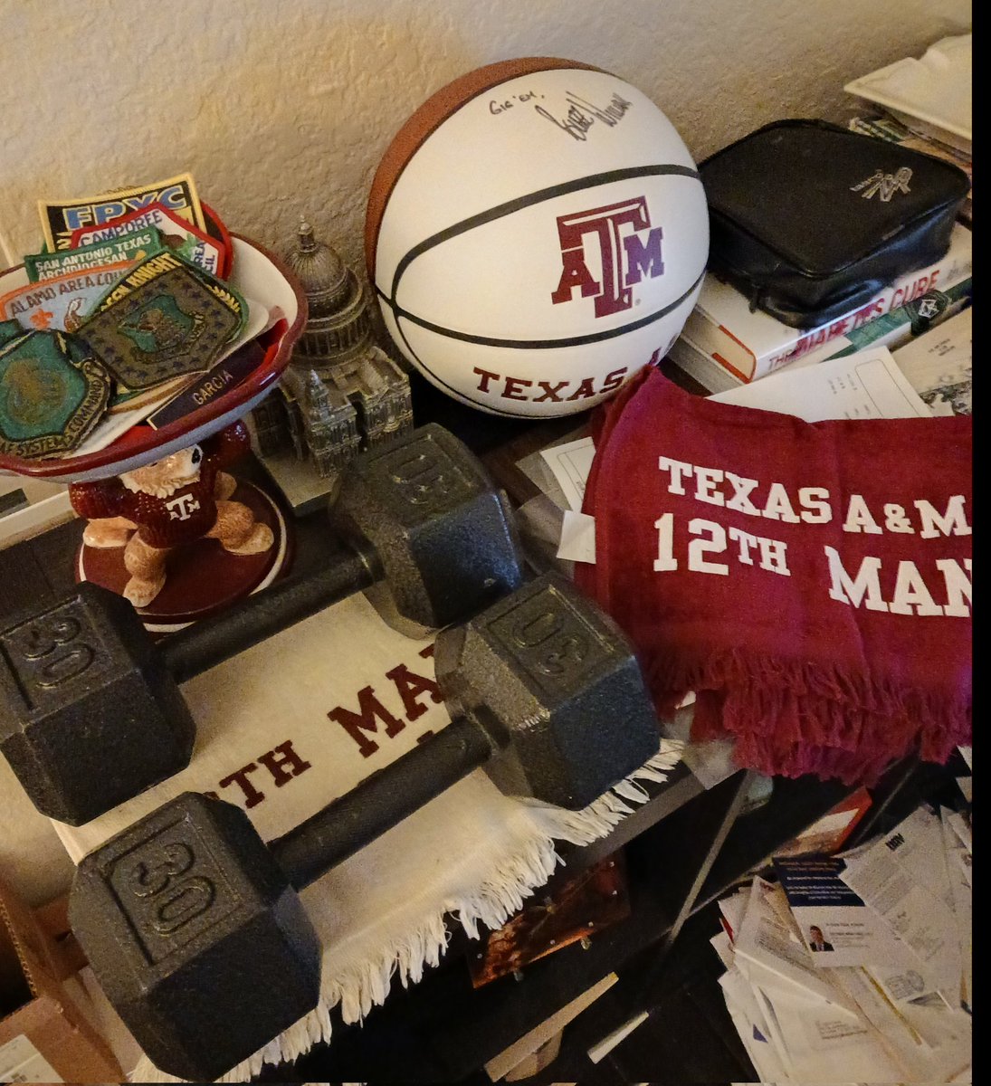 artgarcia_pmp's tweet image. On it!
Warm iron + hot #bulletcoffee = #GoodMorning 🔥💓🇺🇲☕️🙌🏽💪🏽👍🏽