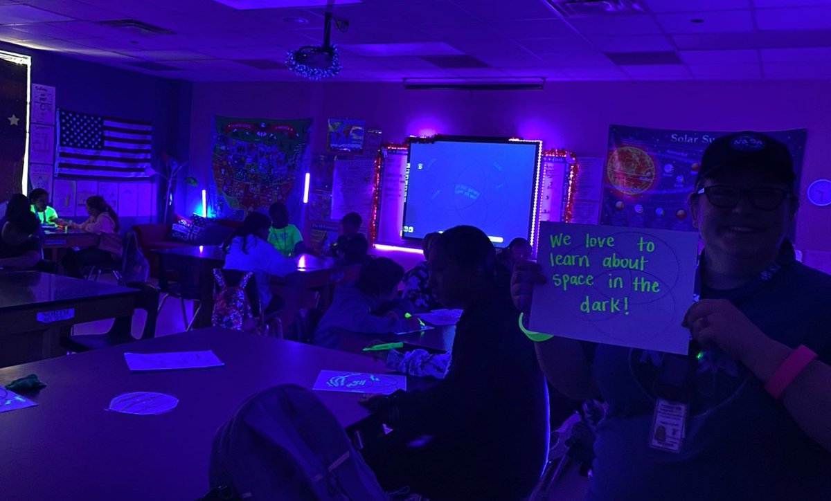 Love to visit classrooms and see students learning about space in the dark! #Earth 🌎 #Moon 🌕 #Science Thank you, <a href="/frederoni/">Angelle Farrell</a> #welldone 👏 <a href="/TISDNIS/">Northpointe Intermediate</a> – at Northpointe Intermediate School
