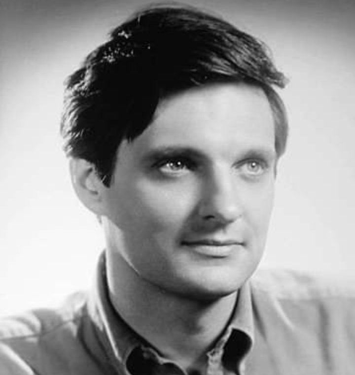 Happy Birthday to Alan Alda today 