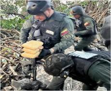 En el estado Zulia #FANB en labores de patrullaje y escudriñamiento localiza e incauta un peñero con 12 Kg de marihuana. Venezuela en la lucha contra el narcotráfico !