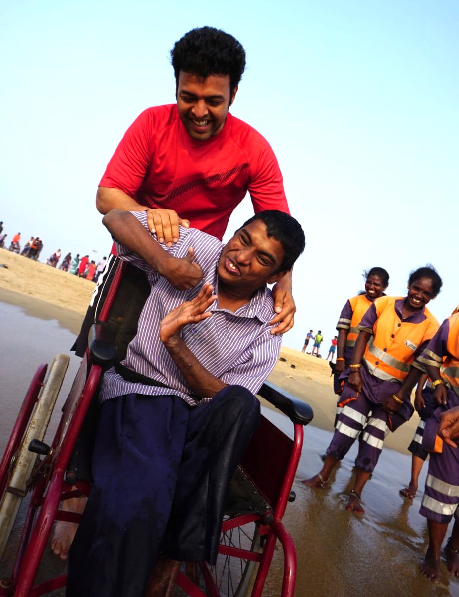 Karthikmohandmk's tweet photo. அண்ணா நகர் சட்டமன்ற தொகுதியிலுள்ள பாலவிகார் சிறப்பு பள்ளியின் மாற்றுத்திறன் கொண்ட சிறப்பு குழந்தைகளுடன் மெரினா கடற்கரையை பார்வையிட்டோம். கடற்கரை தன்னை மகிழ்ச்சியுடன் நனைத்துக் கொண்ட நெகிழ்வான நிகழ்வில் மாணவ, மாணவியரோடு.

#MKMohanTrust https://t.co/D0qqREMyx2