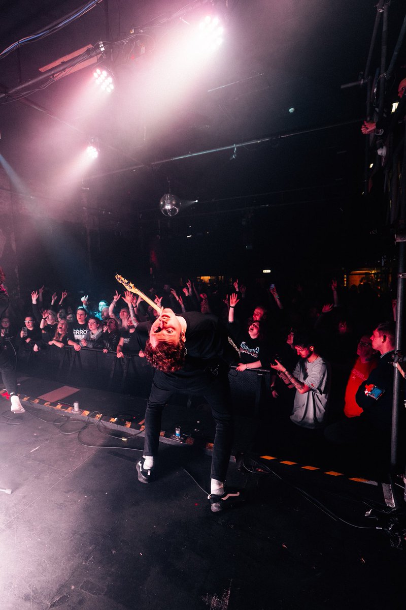 HoldingAbsence's tweet photo. Carlisle!! We had no idea what to expect but you absolutely blew us away for our first time in your town. A big thanks to @joeappleford for opening the show 👏🏻

Another sold out show for us tonight, this time in Liverpool! Doors are 7:00PM and we’re on at 9:20PM - come party 🥳 https://t.co/LAqvXjhV7M