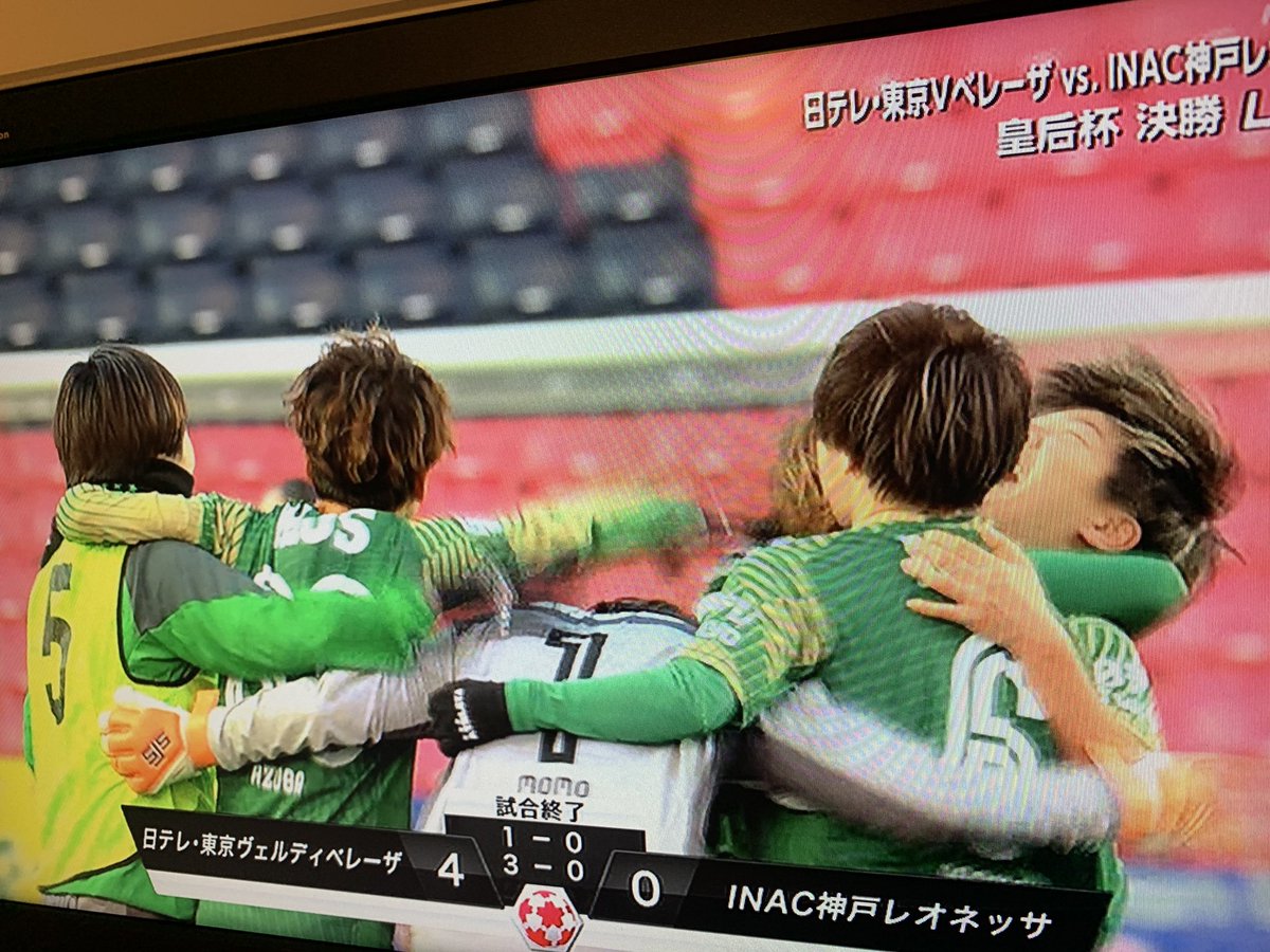 WTomiya's tweet photo. グローブが一緒…って事で…

勝手に親近感持って応援💪

おめでとうございます❗️㊗️

#sjs
#田中桃子　選手
#日テレベレーザ https://t.co/arYkO7T5lt