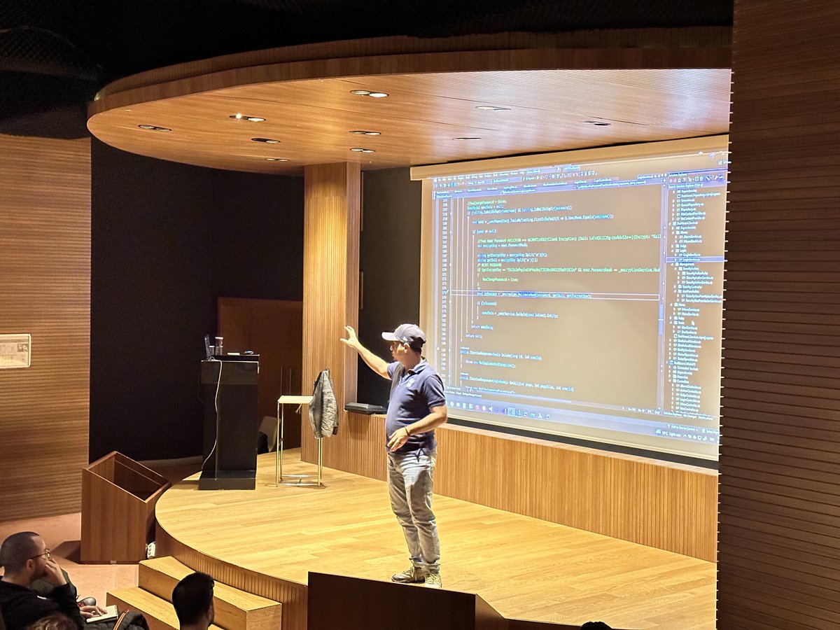 dotnet_istanbul's tweet photo. Uzun bir aradan sonra bugün @CoderBora'nın .NET Core'da Authorization, Authentication ve Permission sunumu için bir araya geldik. https://t.co/n98CgWcPxd