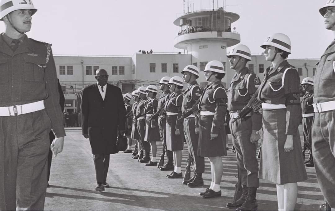 21-23 Décembre 1962. Visite du Roi Mwambutsa IV en Israël. Le Roi Mwambutsa IV fut le premier dirigeant africain à visiter le jeune état d'Israël depuis son indépendance (Indépendance obtenu en 1948) ; il reçut un accueil très chaleureux.
