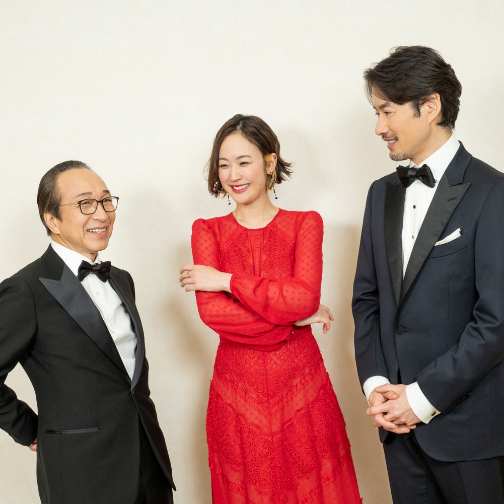 mezamashimedia's tweet photo. 公開中の映画「#イチケイのカラス」
#竹野内豊 さん #黒木華 さん #小日向文世 さんの
インタビューをお届け🙌

3人が集まると、話が止まらず、笑いが響く現場😊
そんな3人の空気感は、どうやって作られるのでしょうか…？ 
▶️https://t.co/vXwEPpueQt

@ichikei_cx https://t.co/GerBkGrgVk