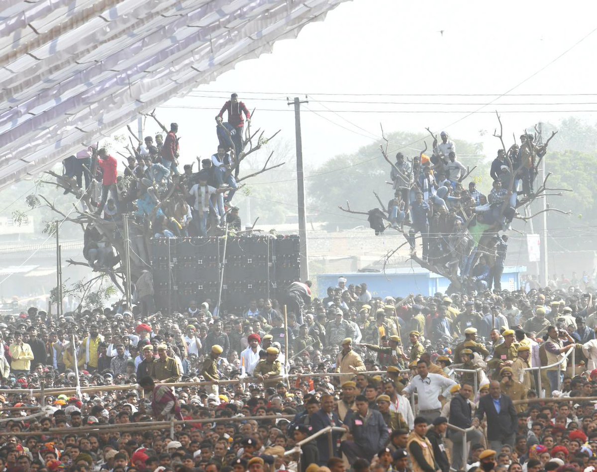 HemanNamo's tweet photo. The crowds surge in #Rajasthan #Modi ji gets this reception in every corner. https://t.co/PSLzgwZOQk
