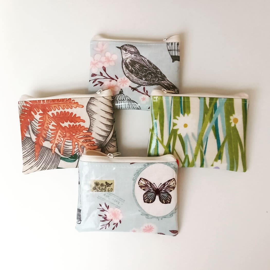 CosimacraftsSue's tweet photo. Morning #ukgifthour these cute purses are all one offs - as I'm slowly working my way through my fabric stash 🤣

#UKGiftAM #shopindie #gifts

https://t.co/uClHieONVL https://t.co/xR3fonef9l