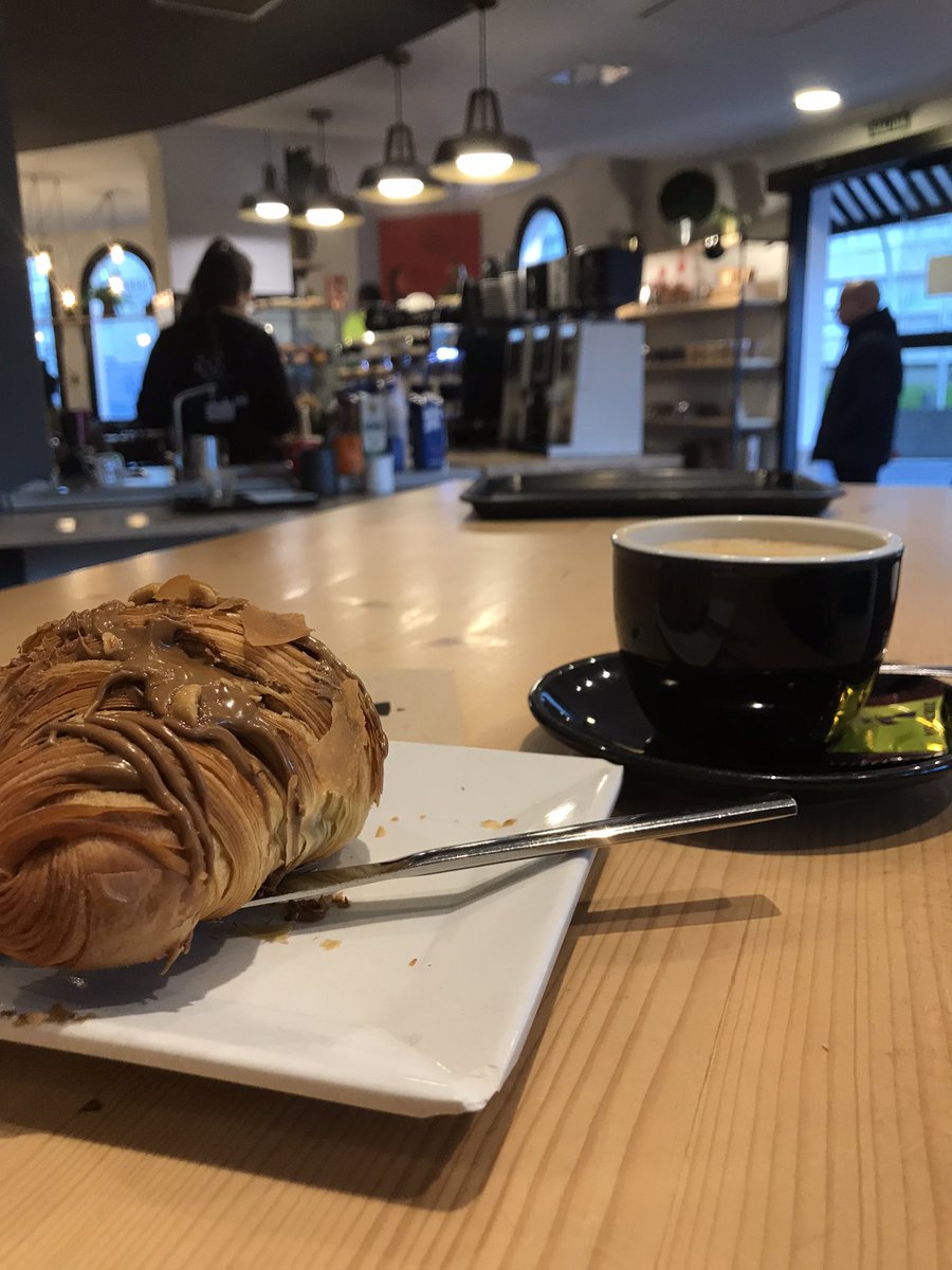 #HuntforCoffee at Habaziro. Not very common to find this kind of cafés here, but unfortunately low scores due to bad oat milk (off?) and freezing venue with doors open. C:1 F:4 A:2 habaziro.com