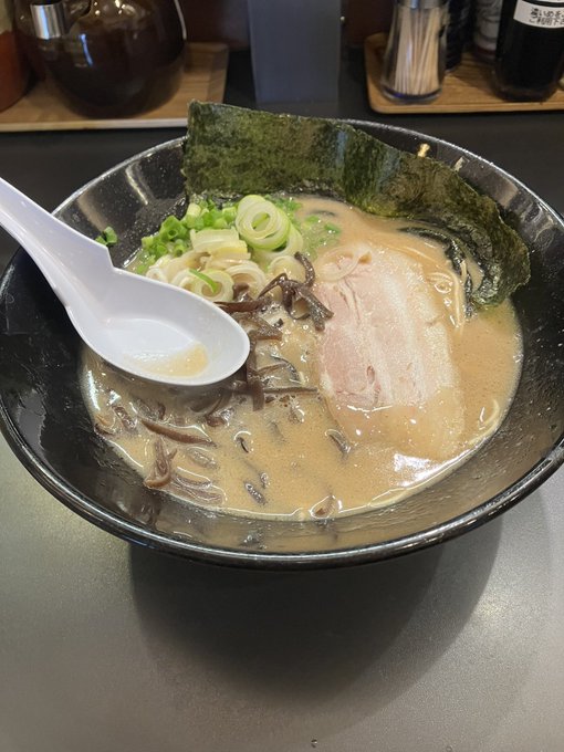 久々にラーメン食べてる…😋🍜✨ 