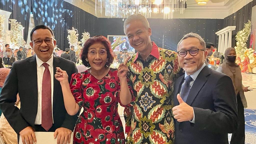 susipudjiastuti's tweet photo. Kiri atau kanan ??? 😃😃😃saya ke Laut saja 🏄‍♀️🏄‍♀️🏄‍♀️🏊‍♀️🏊‍♀️🏊‍♀️🚣‍♀️🚣‍♀️🚣‍♀️🥂🥂🥂 https://t.co/0EY18fY907