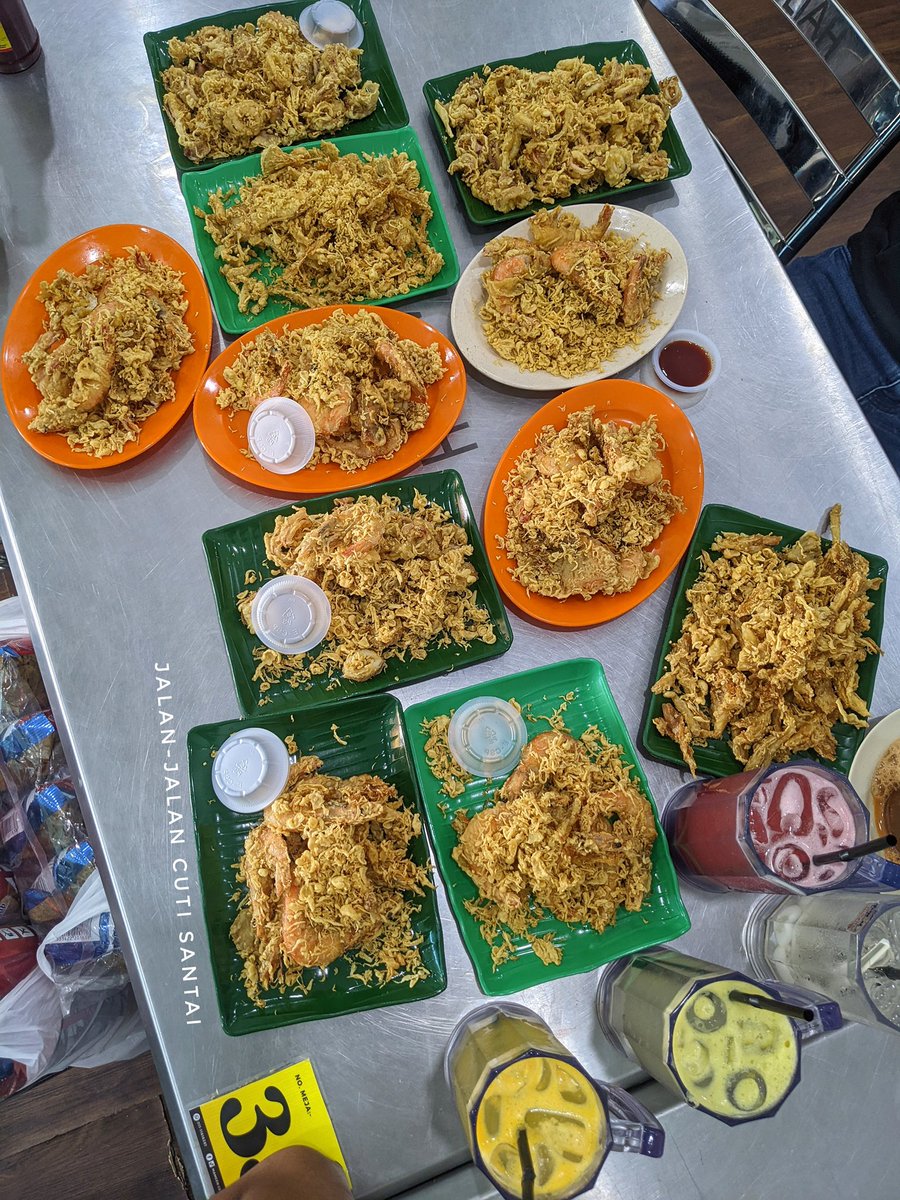 MalayFoodHunter's tweet photo. Tempat makan selambak celup-celup tepung Murah Resepi Asli Terengganu RM10 sahaja dekat Jalan Kebun, Shah Alam!

Kalau teringin nak makan celop-celop tepung boleh ke sini nak Melantak sotong, udang ,ikan, cendawan!Boleh makan puas2 kenyang 3 hari

📍Restoran Mameen Celup Tepung https://t.co/if27Dikktr