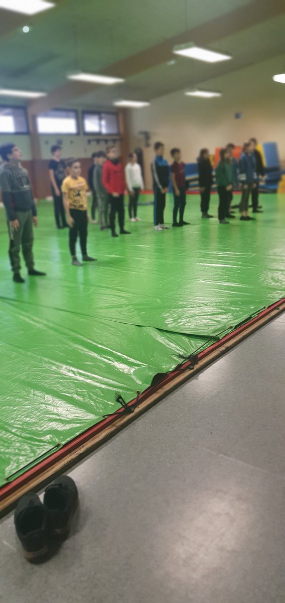 ClgMermoz40600's tweet photo. @ClgMermoz40600 
ateliers Danse classes de 6e
➡️Parcours culturel et artistique 
➡️Coopérer,collaborer, estime de soi, vivre ensemble
Bravo aux élèves, aux professeurs et merci #compagnieBelaetCome https://t.co/I1jcpjfjI0