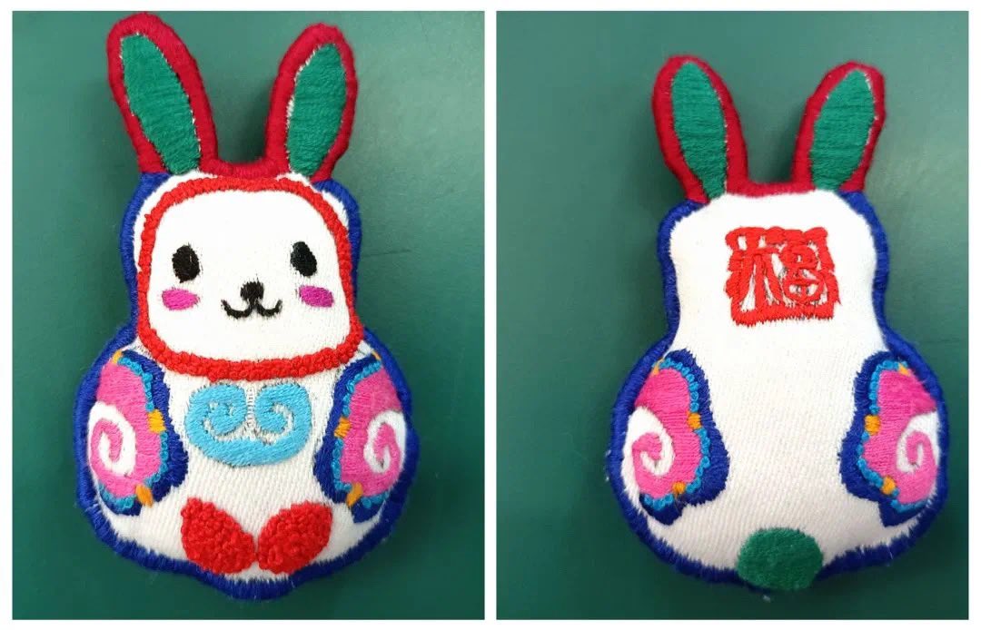 AmazingPuer's tweet photo. To celebrate the year of rabbit, the artists created some special artworks with rabbit element in SW #Yunnan’s #Puer. Chen Long is a out-of-print wood carving painter. And the #embroidery is made by Yi people in Qingyun village. #ChineseNewYear #HiRabbit https://t.co/KGTf0ExF4w