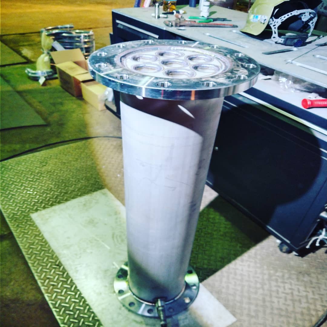eE1XIsl5YWZGmLx's tweet photo. 「ステンレス熱交換器」溶接中。
この一週間Tig溶接しかしてません。
工場内がマイナス3℃の夜も・・・
しかし、この一巻きで終了です😀
#stainless #sus304 #welding #stainlessworks #heatexchanger
#ステンレス #熱交換器 #Tig溶接 #製缶 #タンク #ダクト #職人 #北陸 #富山県 #射水市 #窪製作所 https://t.co/dZEedjxf8a