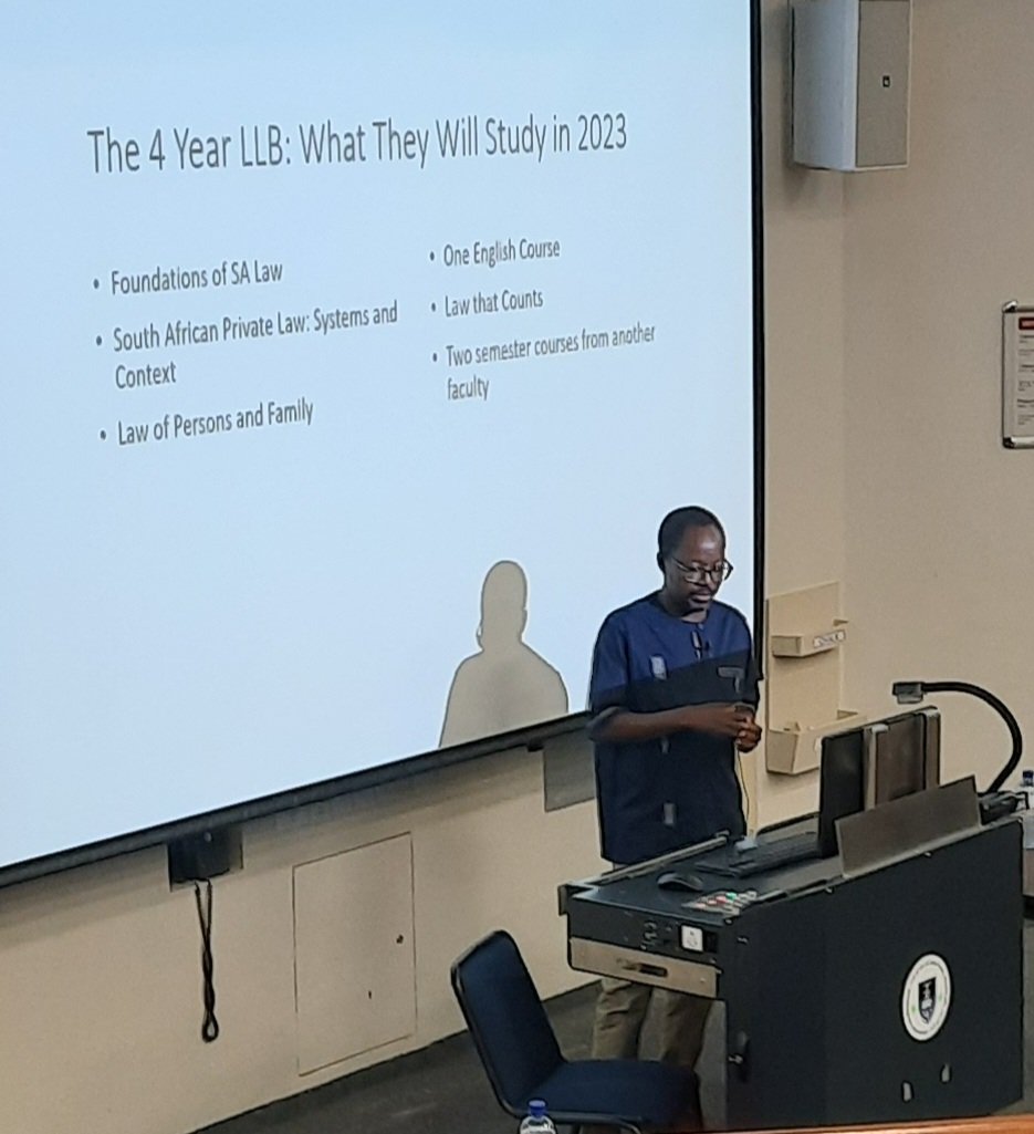 UCT #Law Dean, Prof <a href="/danwood_chirwa/">danwood chirwa</a> talks to parents &amp; guardians of first year Law students, explaining what new Law students will be coming in to, what they can expect, what the Law degree is about, what support parents &amp; families could provide to ensure success. WELCOME 💫⚖️🥇