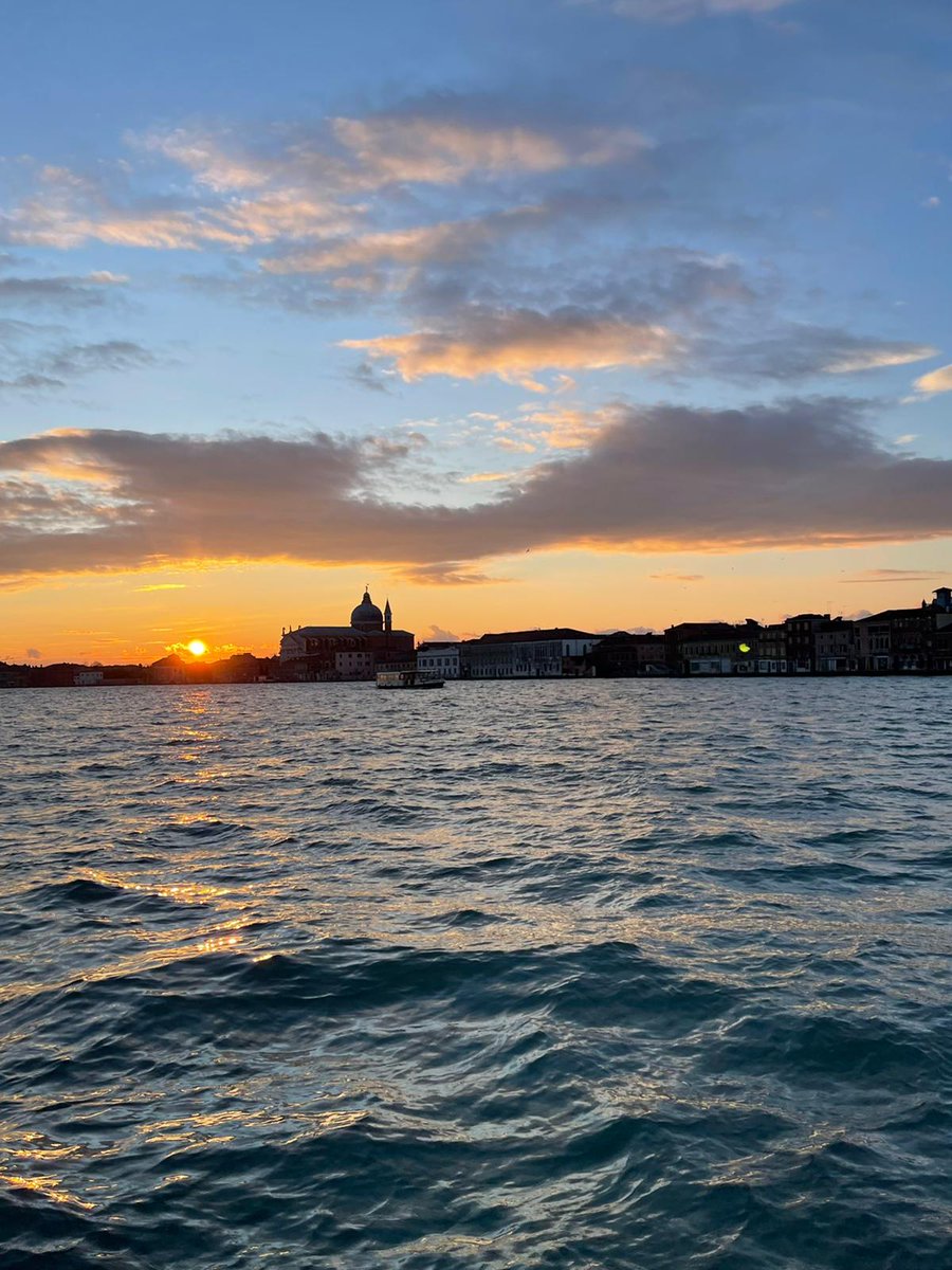 ItalyinUK's tweet image. The sun is shining in Venice and the XXVII Edition of the #VeniceSeminar for the British Press at the Scuola Grande of San Giovanni Evangelista just kicked off! Opening remarks by our Ambassador @InigoLND, who welcomes our guests, including journalists, sponsors and friends.