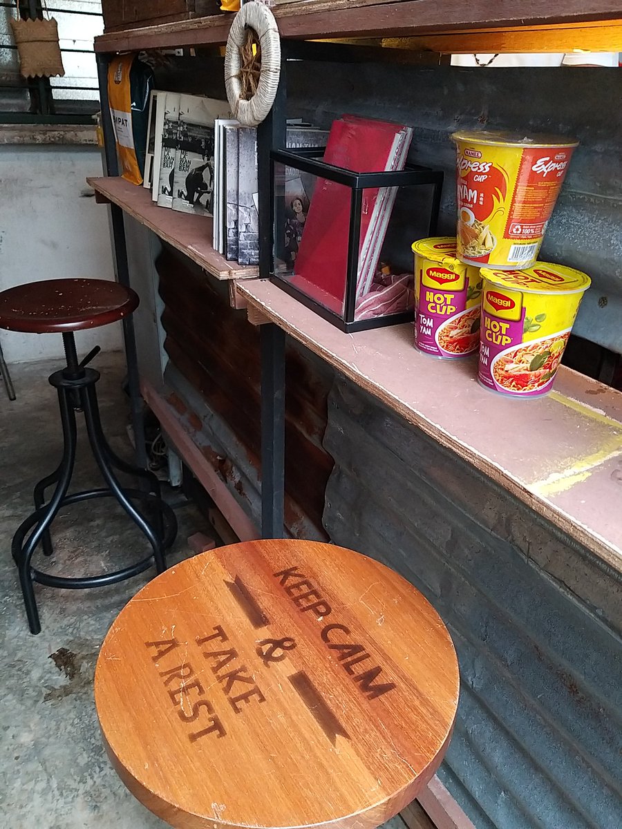 Ongcharles9's tweet photo. Kopi Pintu Belakang, sec17,PJ #コーヒー #カフェ #ラテ #コーヒー好きな人と繋がりたい #コーヒータイム #バリスタ #ティータイム #ケーキ #デザート #マレーシア #クアラルンプール #ベーカリー #サワードウワッフル #ワッフル #cafe #coffee #rustic #cafehop #speakeasy #speakeasycafe https://t.co/lVSn6nPBjP