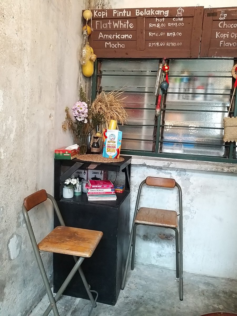 Ongcharles9's tweet photo. Kopi Pintu Belakang, sec17,PJ #コーヒー #カフェ #ラテ #コーヒー好きな人と繋がりたい #コーヒータイム #バリスタ #ティータイム #ケーキ #デザート #マレーシア #クアラルンプール #ベーカリー #サワードウワッフル #ワッフル #cafe #coffee #rustic #cafehop #speakeasy #speakeasycafe https://t.co/lVSn6nPBjP