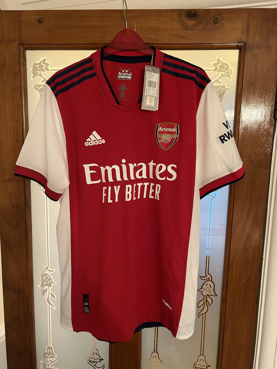 Thanks to those who bought shirts yesterday. In packaging up I’ve realised I have another home kit room from last season in a player size 8 (large). Last one and happy to do at same price £90 plus postage. I do also have one in a player size 4 (small). If you want it DM me 🔴⚽️