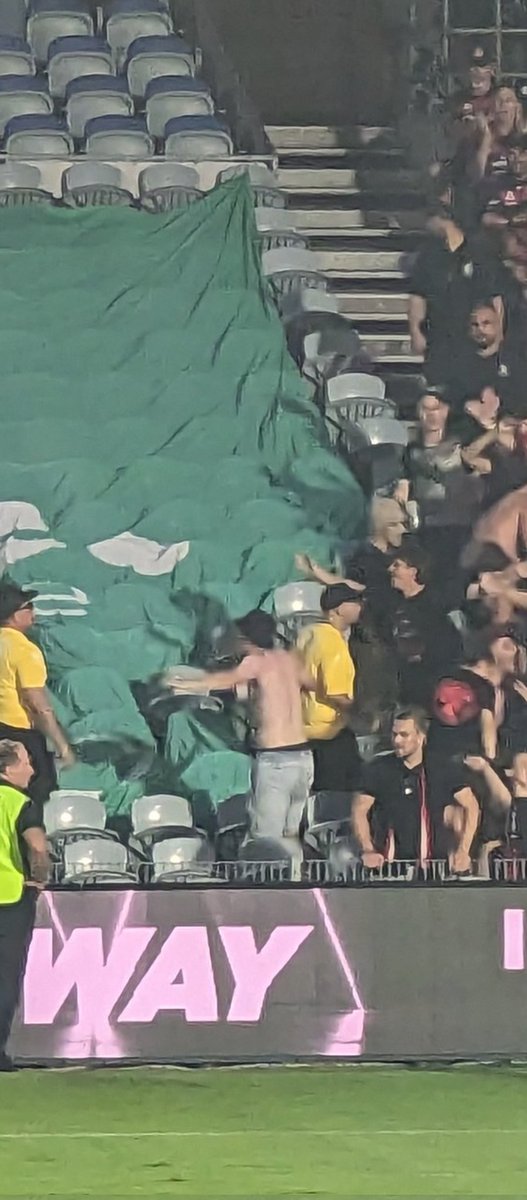 InTheMixer's tweet image. Enhance.
Enhance.
Enhance.
Analyse.

HE IS AT IT AGAIN!!!!

#CCMvWSW #BestLeagueInTheWorld