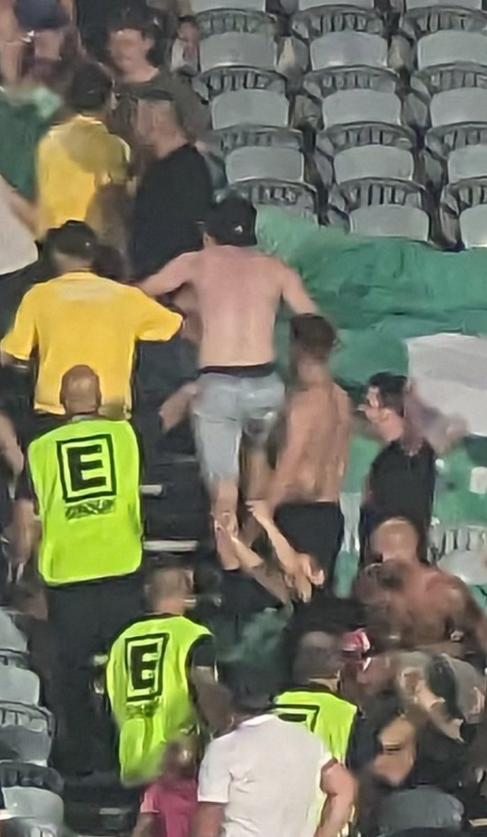 InTheMixer's tweet image. Enhance.
Enhance.
Enhance.
Analyse.

HE IS AT IT AGAIN!!!!

#CCMvWSW #BestLeagueInTheWorld