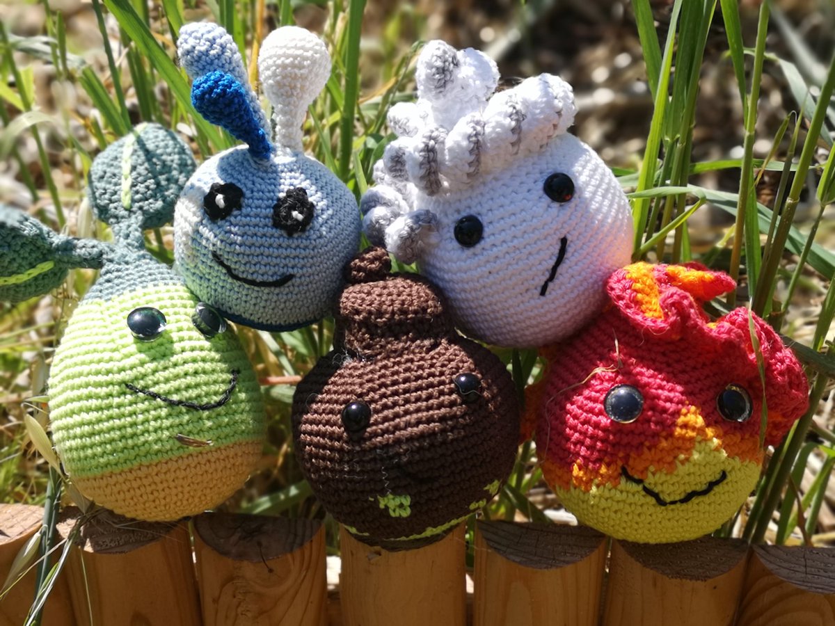 Elle lutte #enRêve (@mlleellute) on Twitter photo 🧶&🧶Amigurumi 🧶&🧶
Je crée aussi des amigurumi dans l'univers de <a href="/TalesFTWild/">Tales From The Wild Fondation</a>.
Une première série réalisée sur le design des Esprits originel. Je vais maintenant me lancer dans l'écriture des patrons.
Et en cours de création d'une version évoluée. 🧶&🧶Amigurumi 🧶&🧶
Je crée aussi des amigurumi dans l'univers de <a href="/TalesFTWild/">Tales From The Wild Fondation</a>.
Une première série réalisée sur le design des Esprits originel. Je vais maintenant me lancer dans l'écriture des patrons.
Et en cours de création d'une version évoluée.
