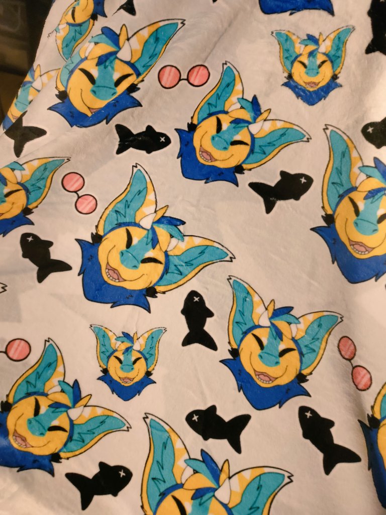 RAFFLE TIME

I wanted to post free blanket raffle in celebration of 900 sales on et/sy. Hitting 5k here etc. ❤

So please read!

Up for grabs is a medium sized custom blanket.

All you have to do to enter is:
1. Follow me!
2. Like this tweet
3. Retweet this tweet

1/2 👇