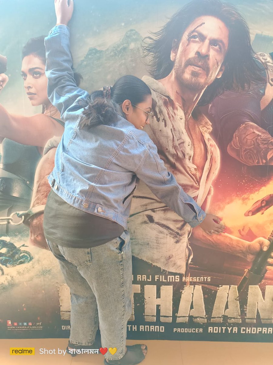 blunderBai's tweet photo. @iamsrk #AskSRK @iamsrk 

1st day 1st show 🔥 https://t.co/5MmuAOBJrq