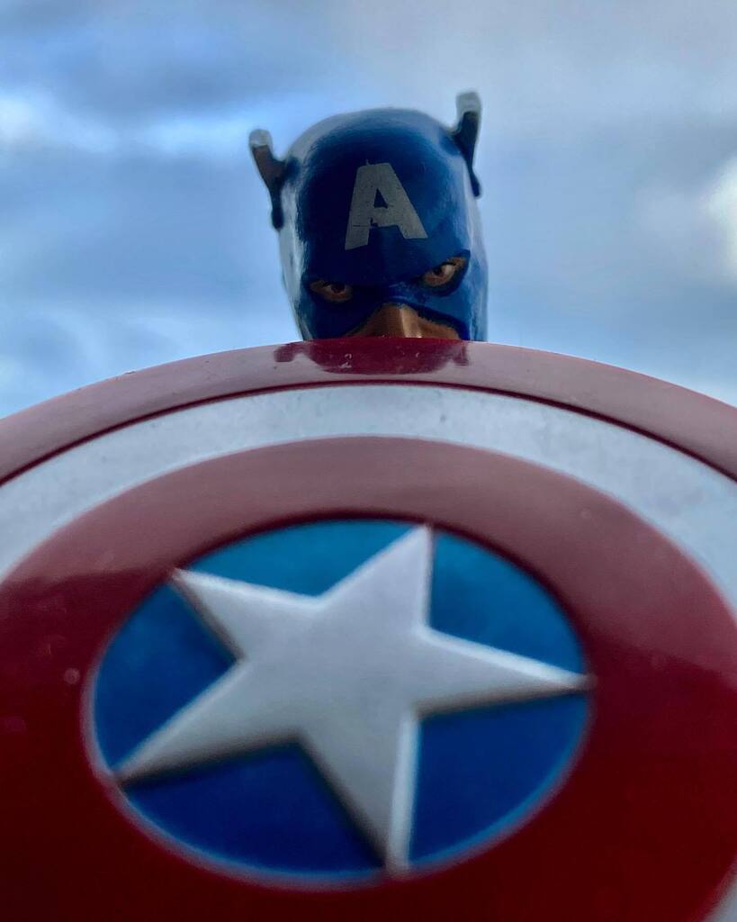 Captain America 🇺🇸 
#captainamerica 
#marvel
#marvelcomics 
#toyphotography 
#toys 
#actionfigures 
#toy 
#toycollector 
#toystagram 
#toyartistry 
#actionfigurephotography
#toycommunity 
#toyphoto 
#toycrewbuddies 
#toyslagram 
#toptoyphotos 
#toygroup … instagr.am/p/Cn9CdPjsdxb/