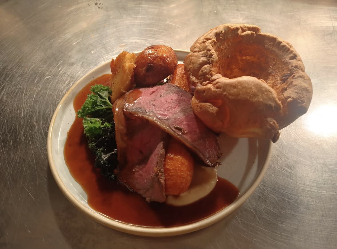 Nothing beats a hearty Sunday Roast! Join us for a delicious meal with all the trimmings. Perfect for family and friends. Book your table now! #SundayRoast #WeekendTreat
#highgate #n6 #roast #chicken #beef #pork #vegan