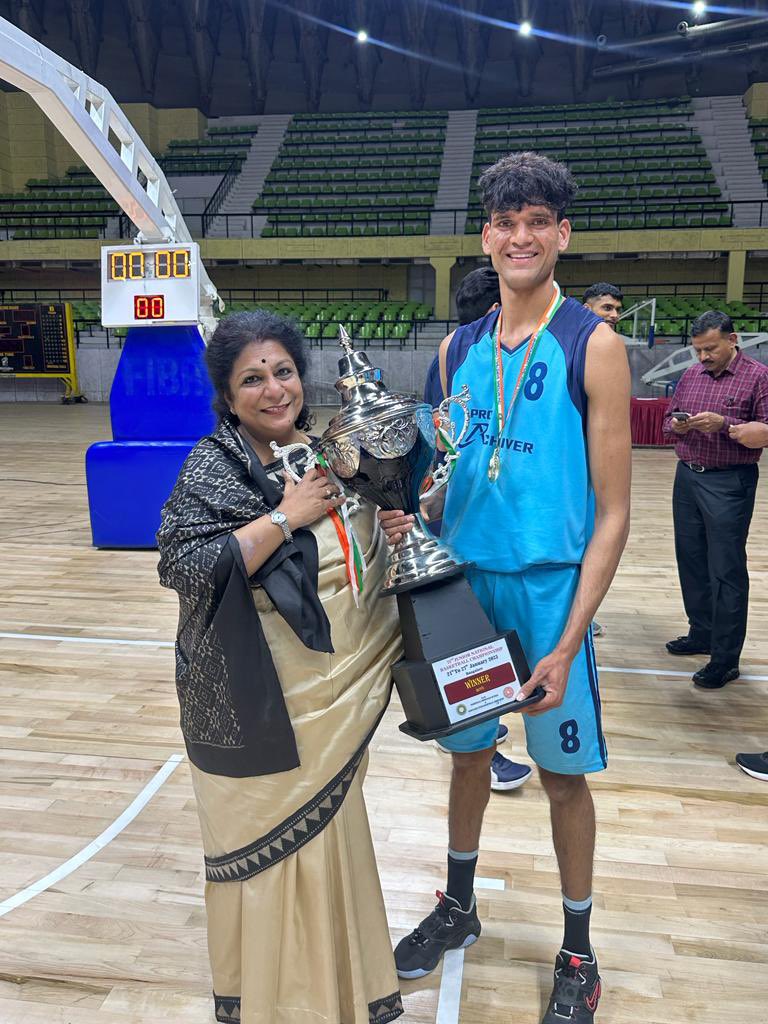 upba2017's tweet photo. After a dry spell of 17 years, Uttar Pradesh Junior team bagged the GOLD in the 72nd Junior National Basketball Championship held in Bengaluru. A truly historical achievement. https://t.co/hgTXv7ilZO