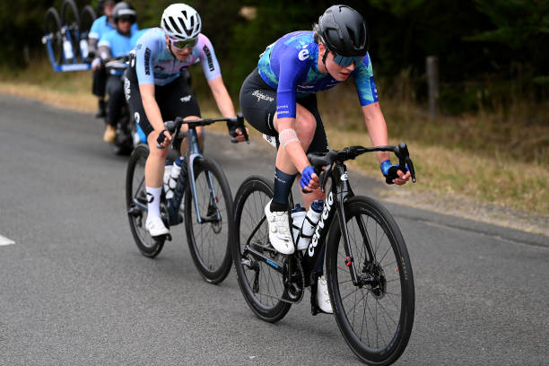 ActuCyclismeFem's tweet photo. 💐 Loes Adegeest en vainqueure.
Courue autour de Geelong🇦🇺 la @CadelRoadRace a connu une course de mouvement.
Le principal fut à l'initiative de Keely Bennett et Sophie Bennett qui ont compté jusqu'à 2'20". https://t.co/ru05vmdLlg