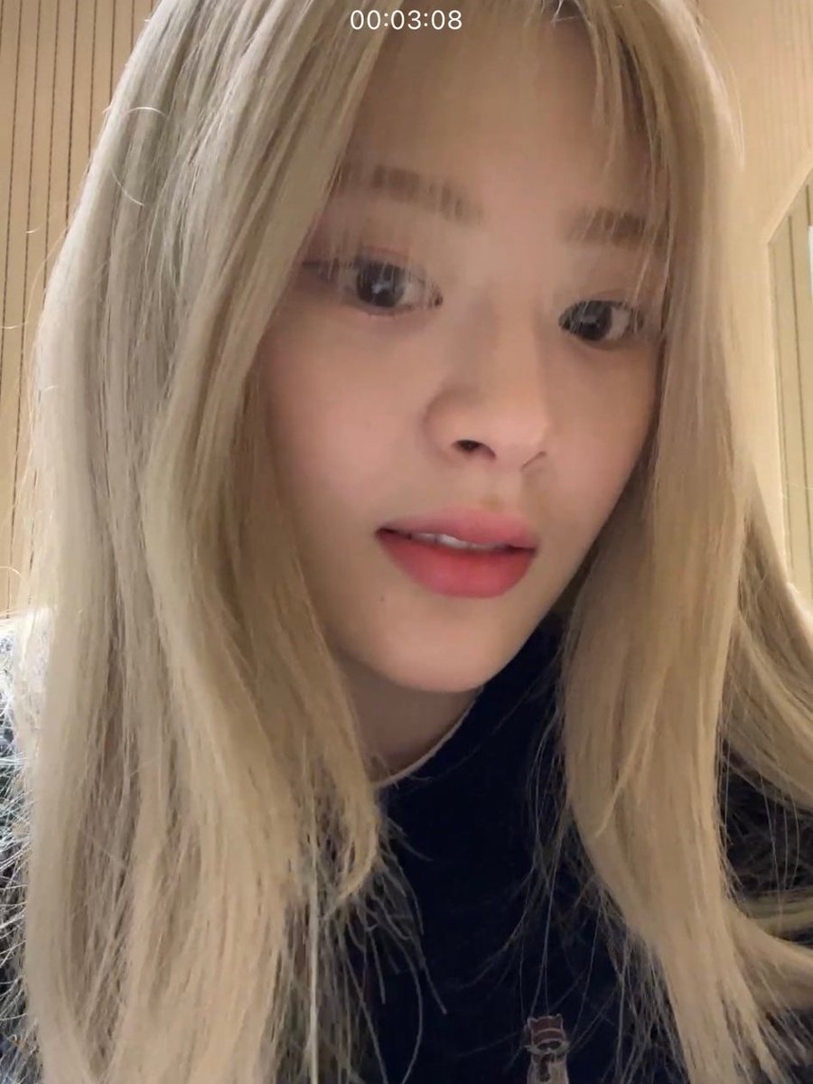 staycbear's tweet photo. SEEUN NEW BANGS OKAY https://t.co/H8zwEDD1Gi
