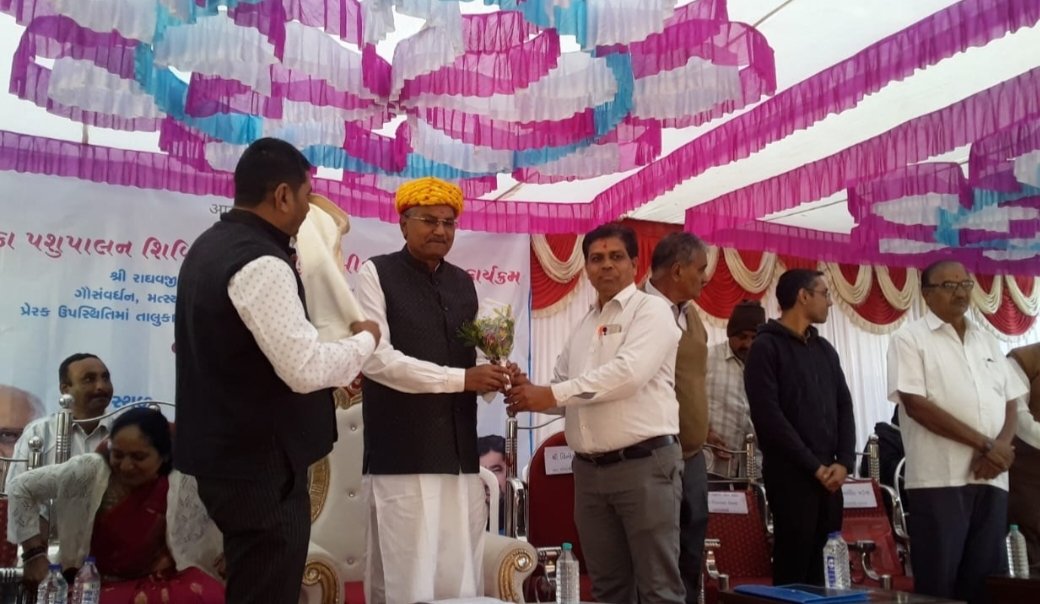 Dilipnarshinga5's tweet photo. ગૌ સેવા કેન્દ્ર-નખત્રાણા ખાતે
પશુપાલન શિબિર તેમજ ખસીકરણ ઝુંબેશ માટે ગુજરાત સરકાર ની પહેલ કાર્યક્રમ માં માન.કેબિનેટ મંત્રીશ્રી રાઘવજી પટેલ ના અધ્યક્ષસ્થાને ધારાસભ્ય શ્રી રાજકીય/સામાજિક આગેવાનો પશુપાલકો ખેડૂતો ની ઉપસ્થિતમાં કાયઁકમ યોજાયેલ
#bjp2022 #CRPaatil #BJP4India #BJP4Gujarat https://t.co/QMFgbusoau
