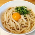やる気がなくてもこれなら作れる!？「鶏ガラ醤油釜玉うどん」。