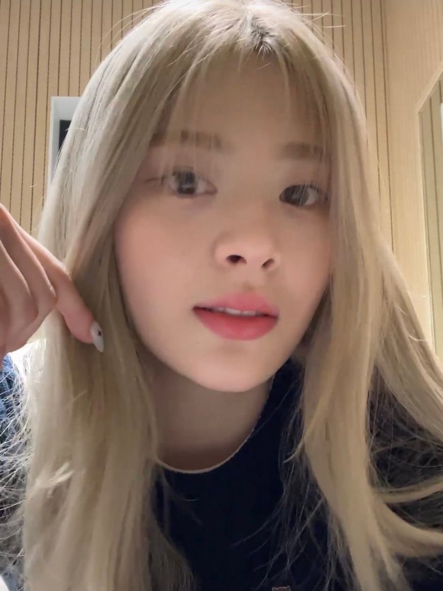 staycbear's tweet photo. SEEUN NEW BANGS OKAY https://t.co/H8zwEDD1Gi
