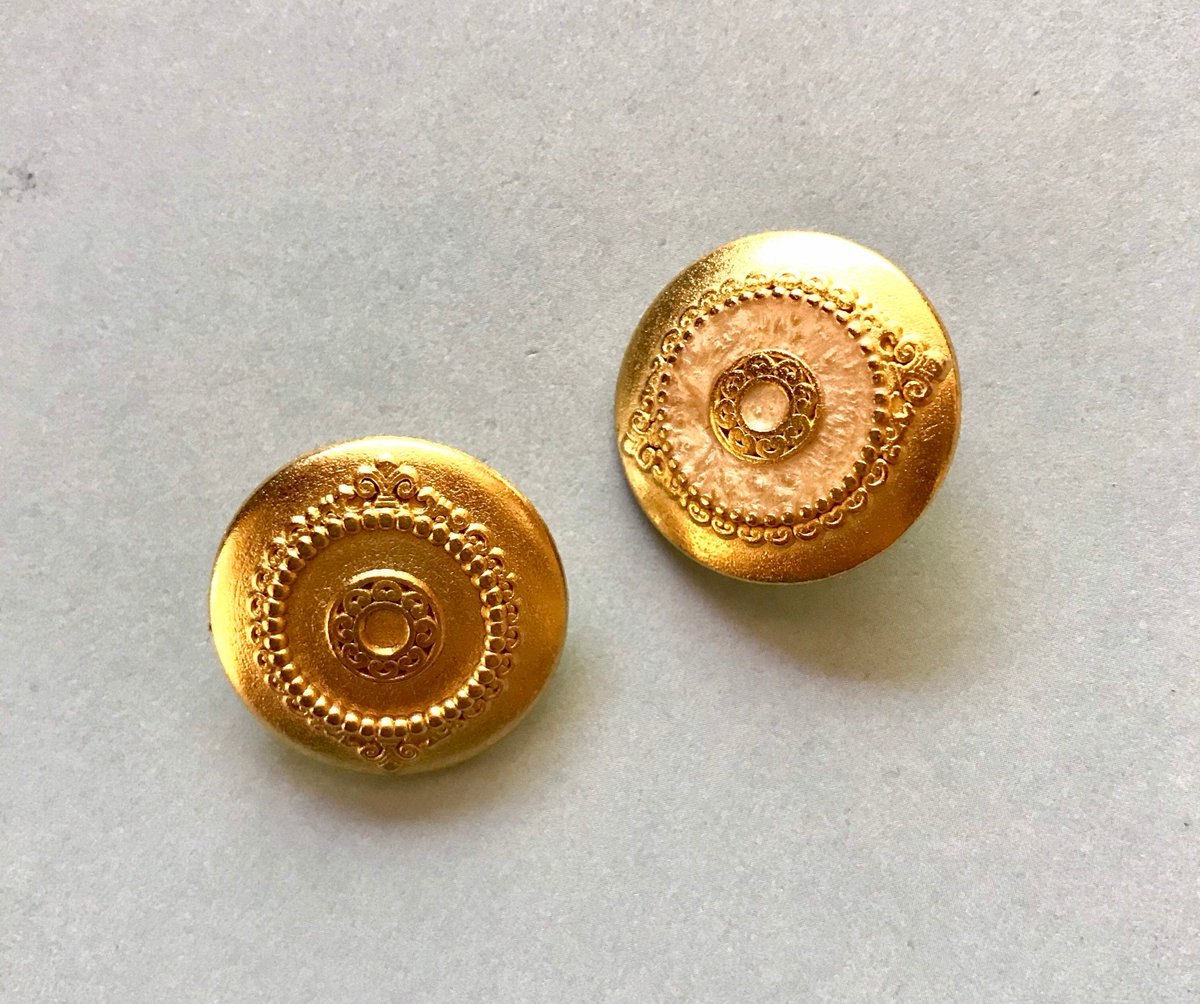 BySupply1's tweet photo. 2 Vintage 23mm gold metal buttons with metal shanks Lot of 2 By BySupply https://t.co/goauBGNEtf #bysupply #Etsy #GoldButtons https://t.co/IYjZ9LunGe