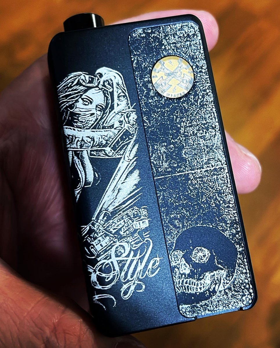 koinuwanko's tweet photo. イタリアからvape mail
エングレービングを入れたカスタムのStubbyAIOが届いた。
いい感じのエングレービング😁
#stubby
#stubbyaio
#vape
#Boro
#vapingbogan https://t.co/iABSUxRDJt