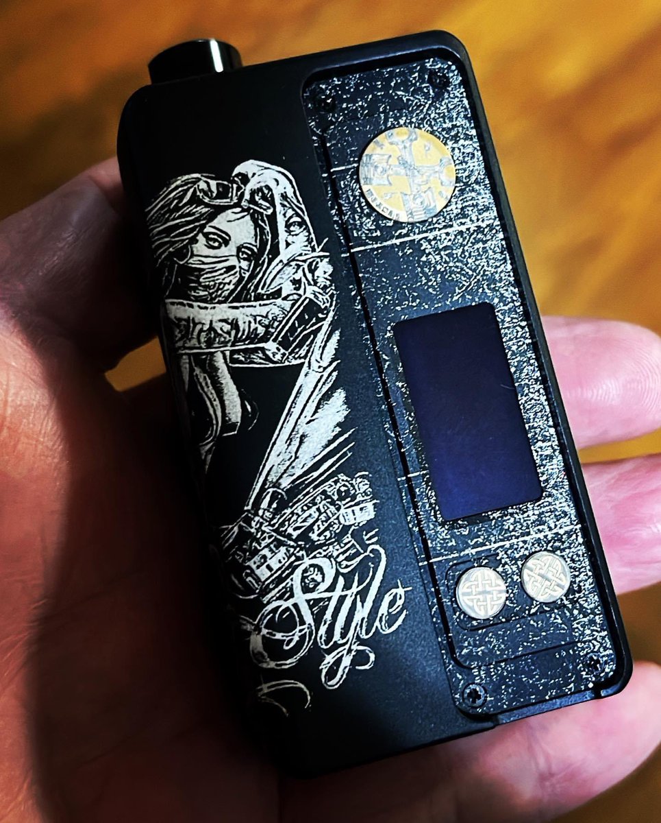 koinuwanko's tweet photo. イタリアからvape mail
エングレービングを入れたカスタムのStubbyAIOが届いた。
いい感じのエングレービング😁
#stubby
#stubbyaio
#vape
#Boro
#vapingbogan https://t.co/iABSUxRDJt