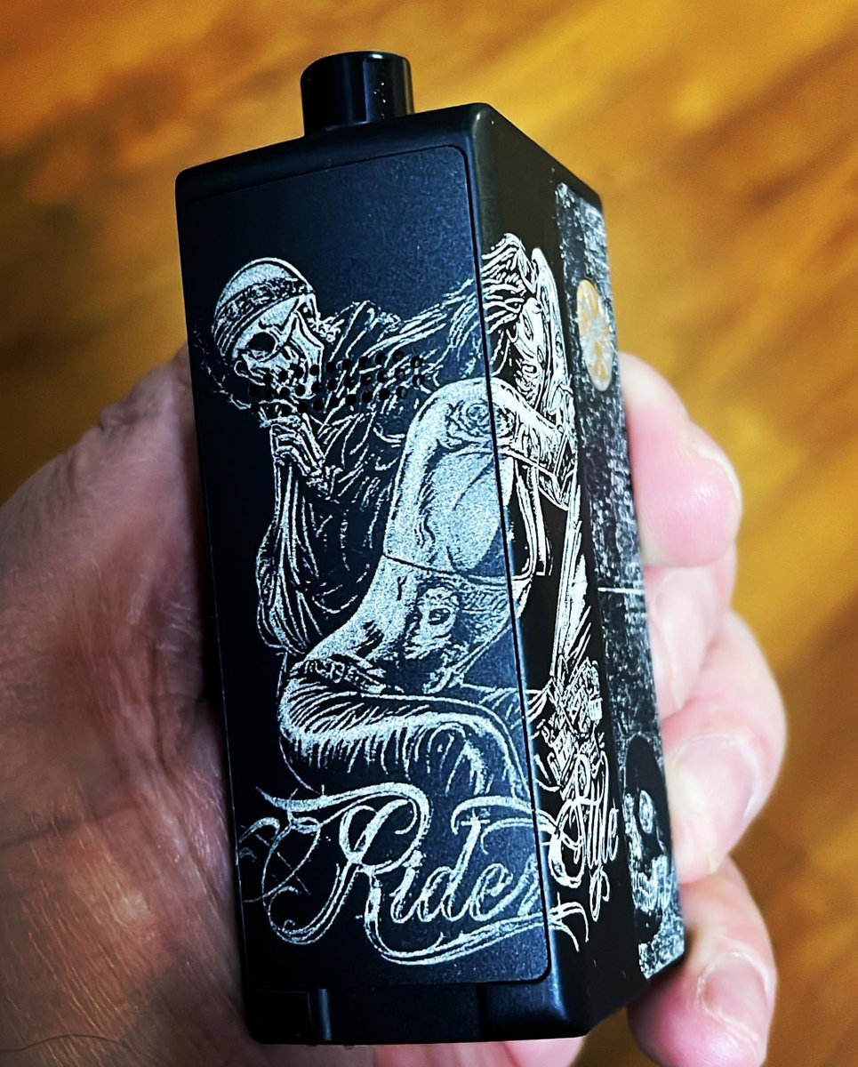 koinuwanko's tweet photo. イタリアからvape mail
エングレービングを入れたカスタムのStubbyAIOが届いた。
いい感じのエングレービング😁
#stubby
#stubbyaio
#vape
#Boro
#vapingbogan https://t.co/iABSUxRDJt