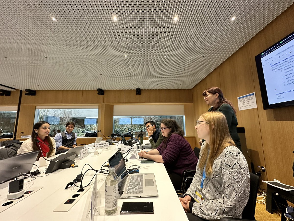 brianwong_'s tweet photo. Wonderful to have the @WHO Executive Board Chair, Dr Vesna Petrič (@MinZdravje Slovenia 🇸🇮) joining the #WHOYouthCouncil today for an interactive dialogue on #MeaningfulYouthEngagement ahead of #EB152! 👩‍⚖️🗣️

#Youth4Health #HealthForAll https://t.co/pZDJ9U7Fc1