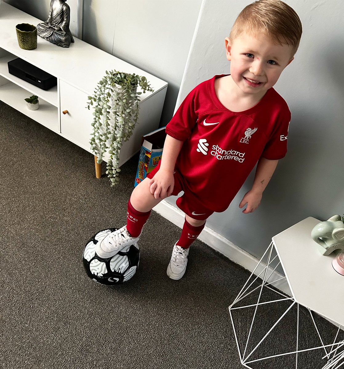 smantha50238972's tweet photo. Saturday football with wee Tees. He’s loving it.❤️
#obbsessed #footballmad #amazingteam @StMnursery2 https://t.co/o0lGCRxhBM