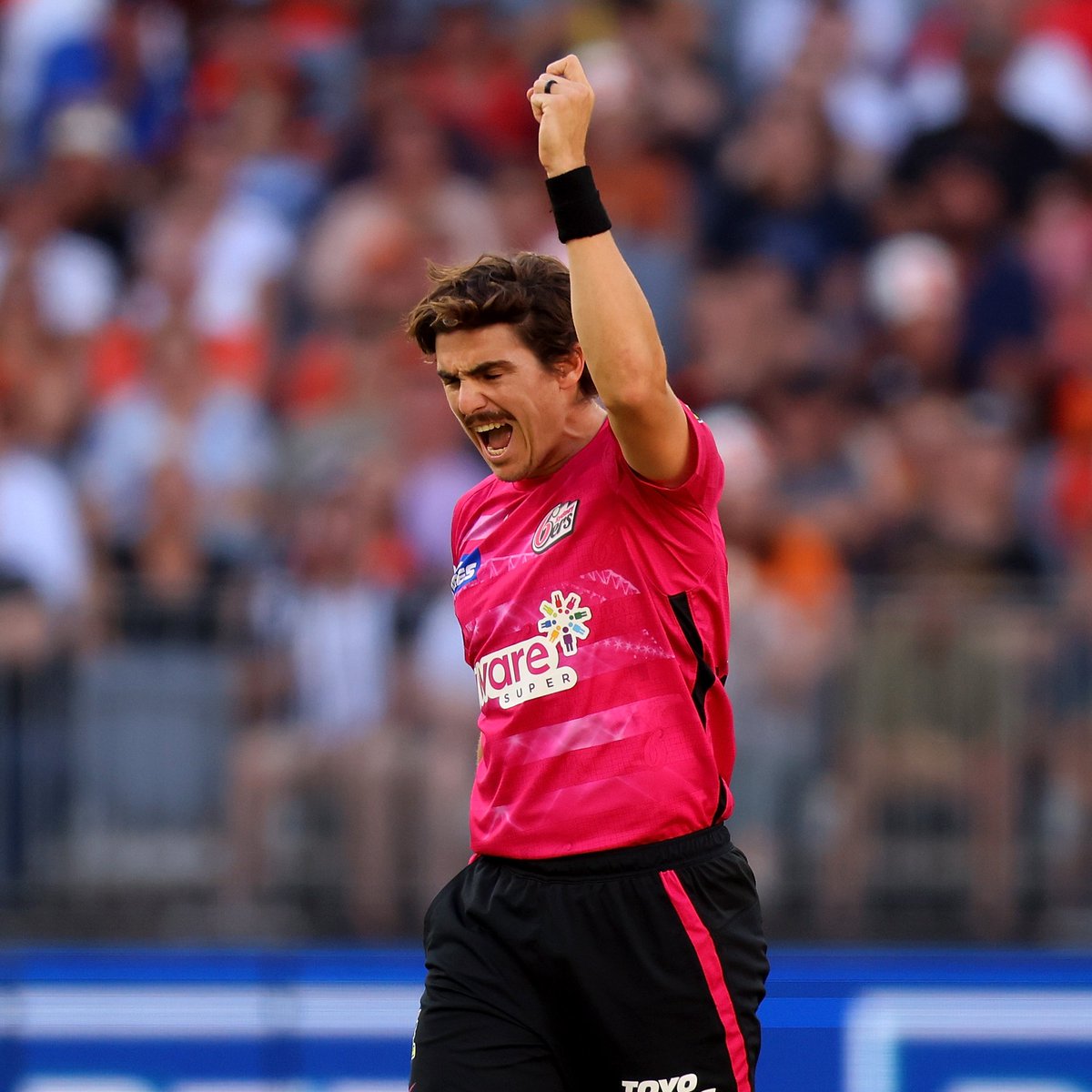 Sean Abbott's first two overs:

.W44.....W.W

Sensational.

#BBL12 #smashemsixers