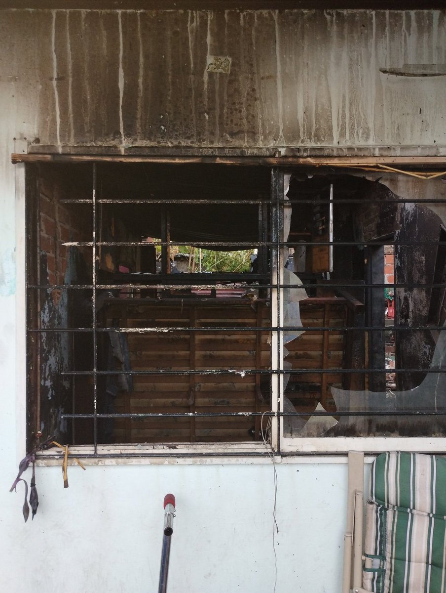 KayerYazmin's tweet photo. yo sé que tw todo lo puede, anoche la casa de mi abuela se prendió fuego teniendo perdida total Se quedó solo con lo puesto, agradezco mucho la difusión de este tw, voy a estar dejando el cbu y alias, desde ya muchas gracias 

Cbu: 0000003100074642196902
Alias: todos.por.mari https://t.co/qnCVsIsrGM