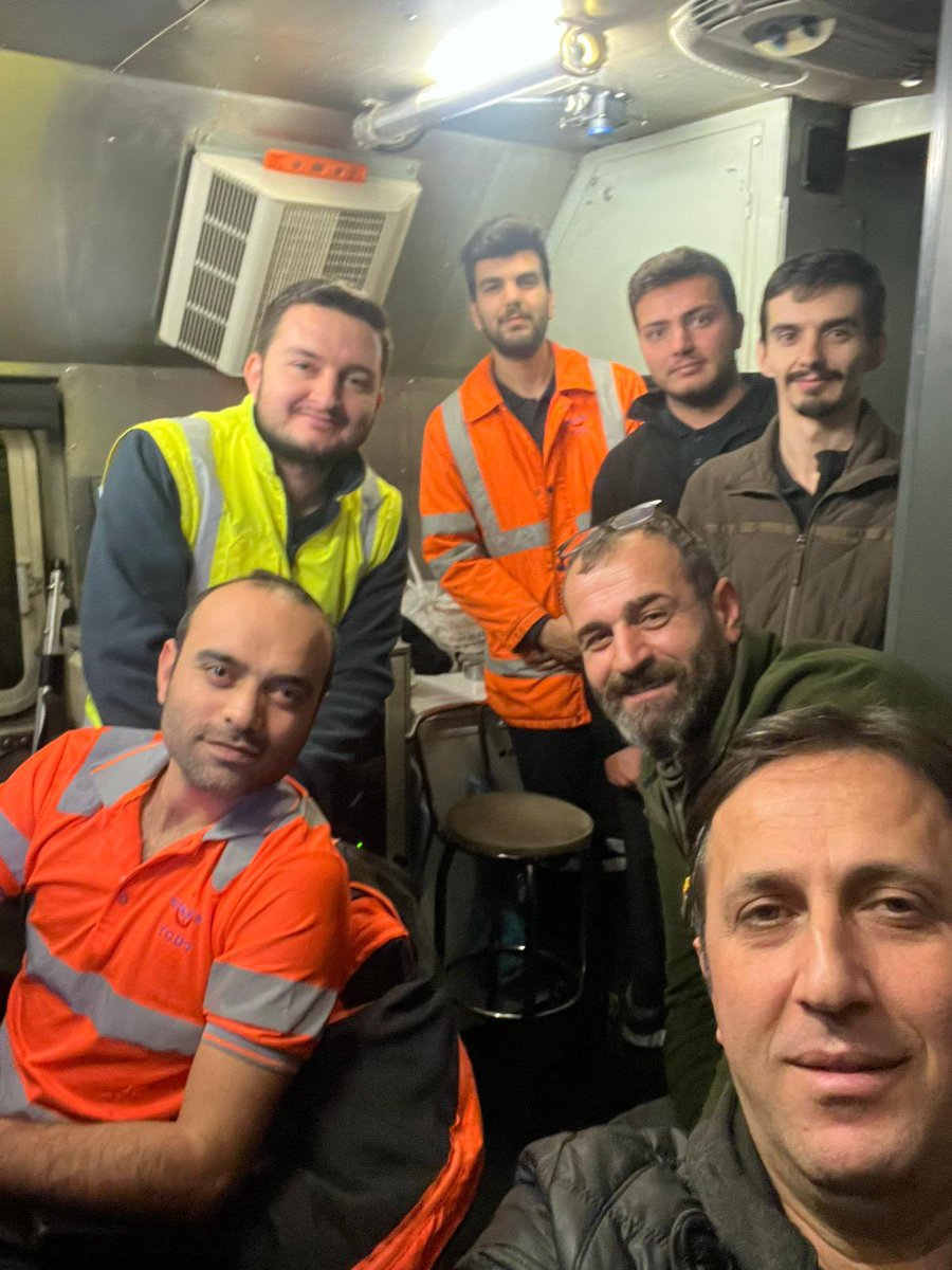 Bu kapsamda gece Kartal-Pendik arasında Hat 3’de UZMAN EKİP  ile bir araya geldik.
Hizmet #UlaşıncaBaşlar