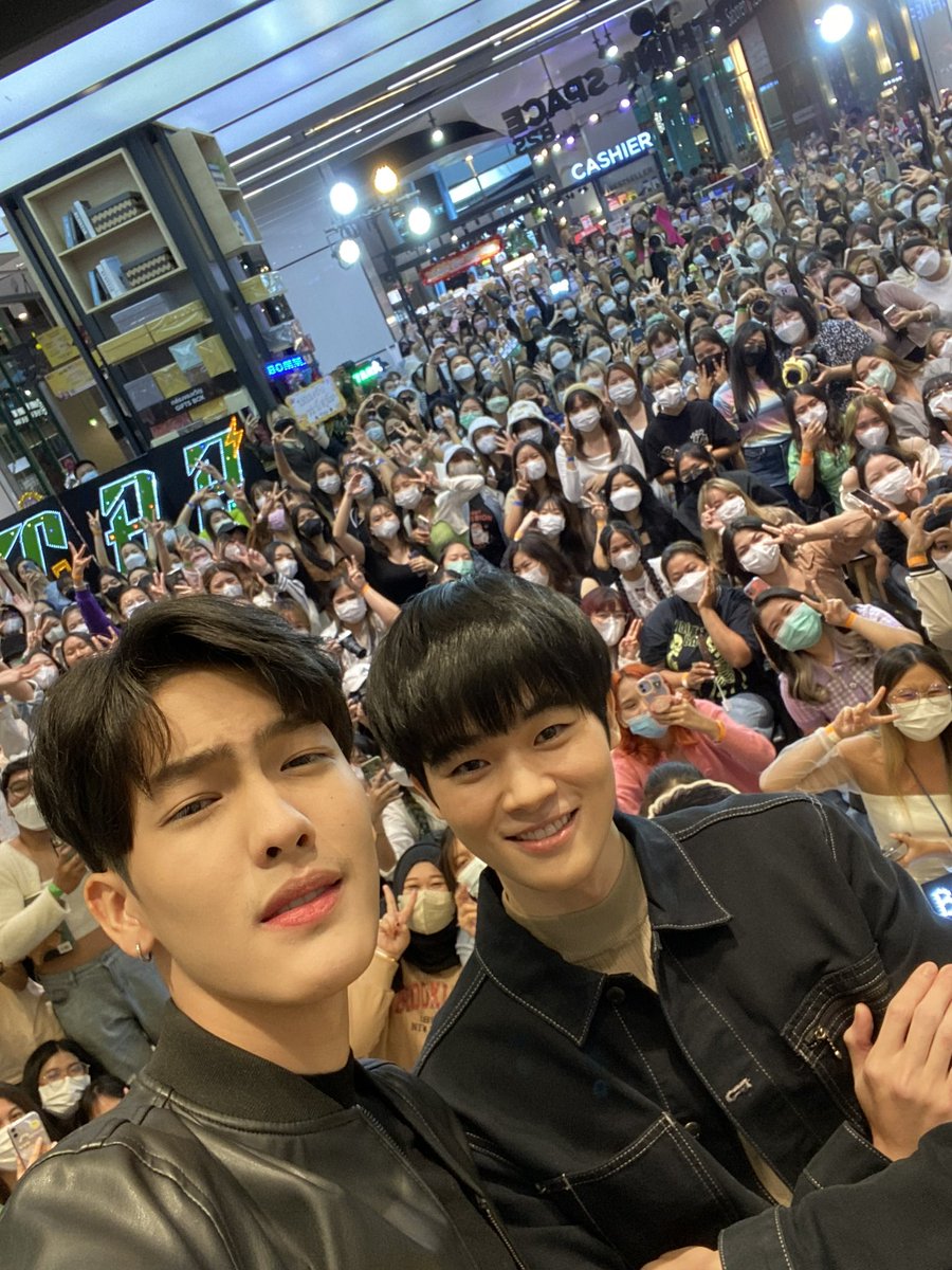 taratws's tweet photo. เหลืออีพีสุดท้ายเเล้วอะ 
#taratiwat #bommu #iwillknockyou #พี่จะตีนะเนย https://t.co/AESwS7BasO