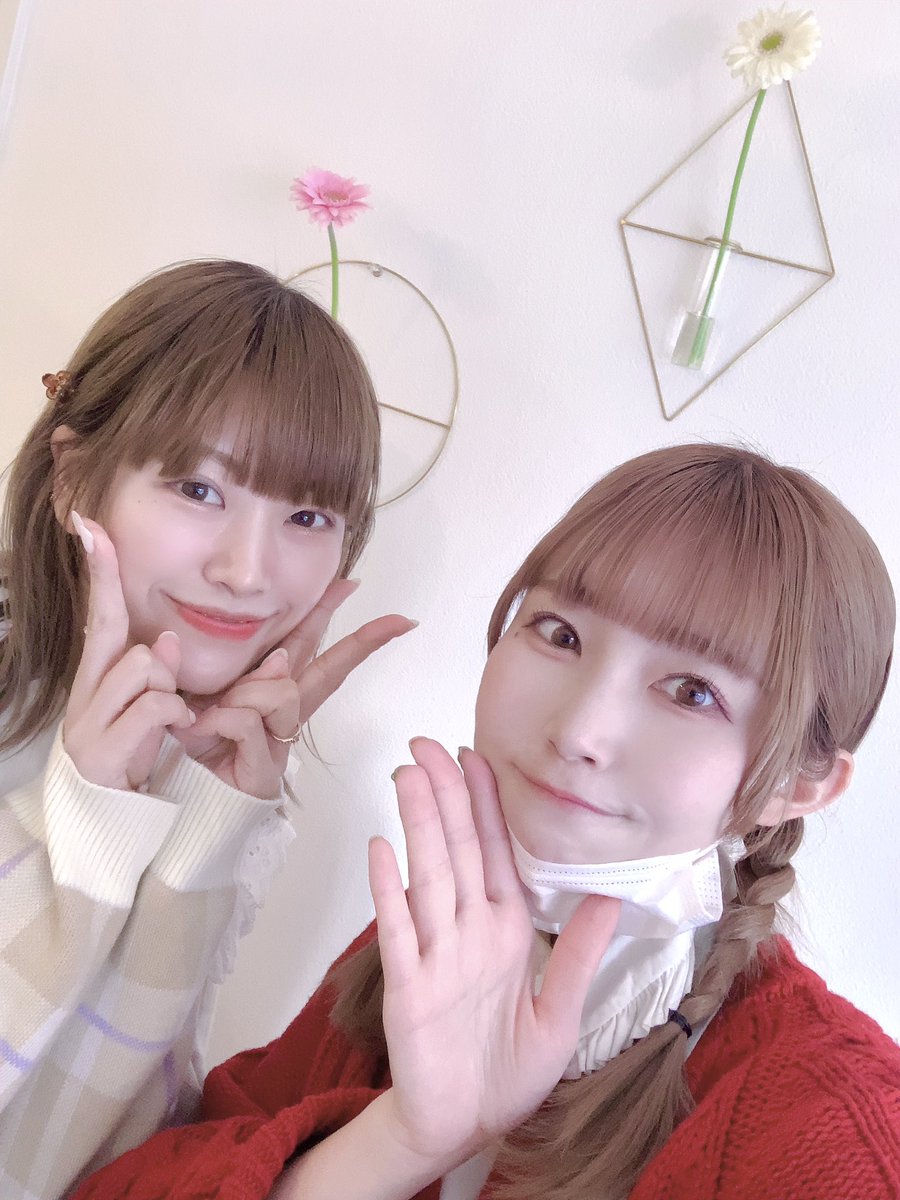 mosimosi_irusu's tweet photo. 今日はまゆちゃんがお店に遊びに来てくれました🥰
お洋服がお店の雰囲気に合いすぎて素敵だった〜🏡 https://t.co/Y1NJIptrqt